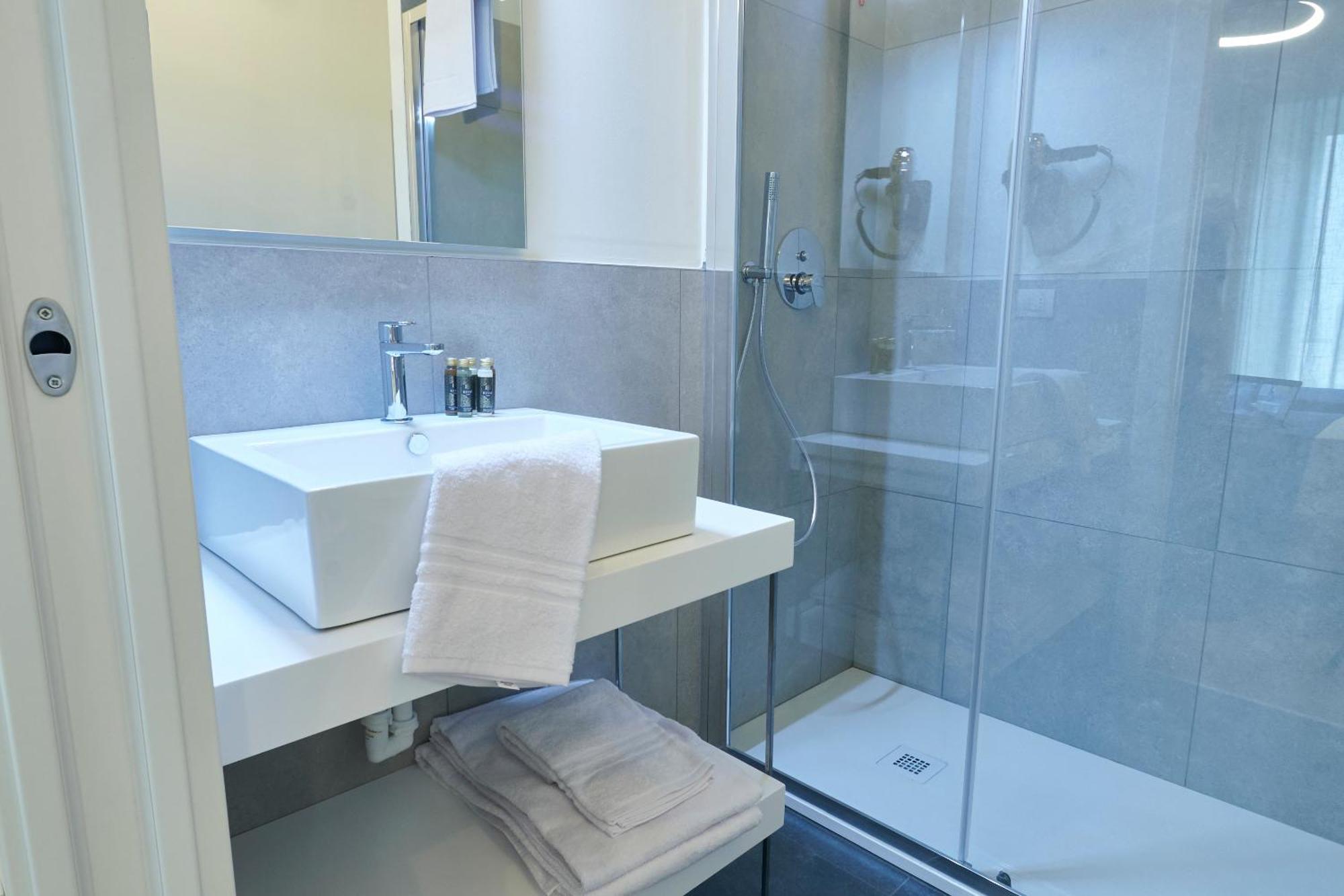 White Ribbon Hotell Milano Exteriör bild
